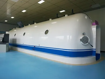 Multiplace Cylindrical Hyperbaric Oxygen Chamber